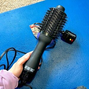 Hot Tools blow drying brush